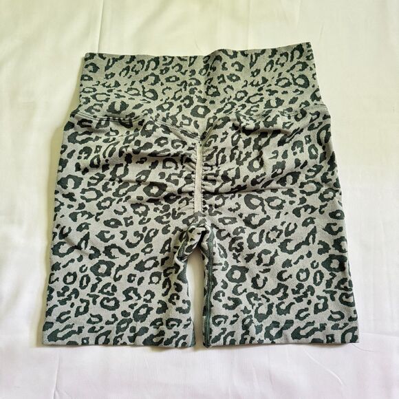 3 pack Leopard Print Biker Shorts Stretchy & Compressive 5 Inch Size Large - Picture 5 of 9